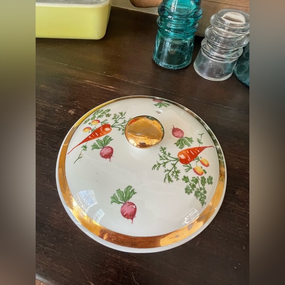 SOLD Vintage Hall China Vegetable Harvest Casserole Dish❤️🥕 - Picture 5 of 13
